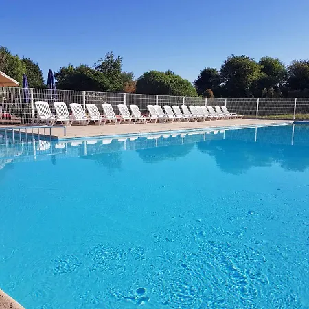 V32 With Parking And Shared Pool By Interhome *